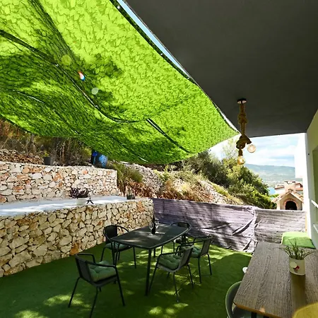 Daire New, Close To The With Terrace, Grill, Parking, 2-rooms Trogir