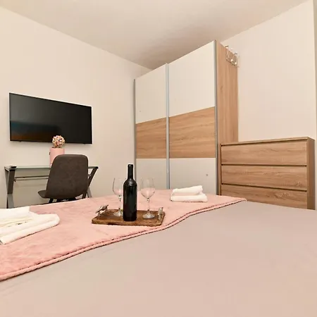 New, Close To The With Terrace, Grill, Parking, 2-rooms Daire Trogir