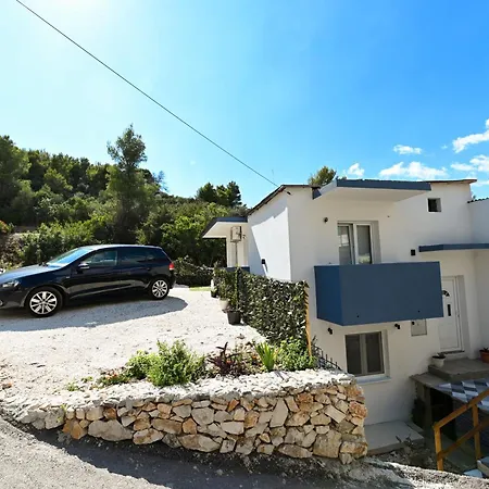 Daire New, Close To The With Terrace, Grill, Parking, 2-rooms Trogir