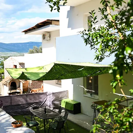 Daire New, Close To The With Terrace, Grill, Parking, 2-rooms Trogir