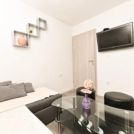 New, Close To The With Terrace, Grill, Parking, 2-rooms Daire *